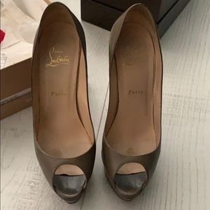 Christian louboutin banana taupe size 39